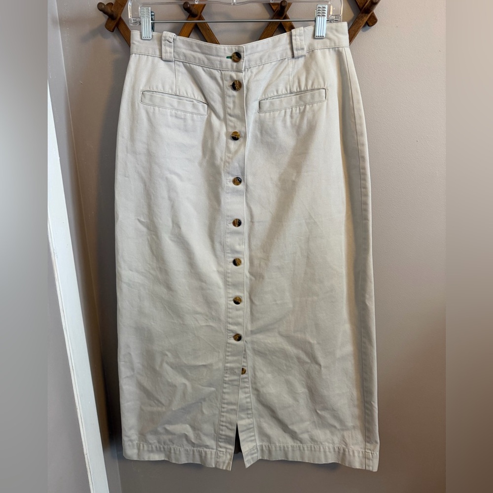 Vintage Tommy Hilfiger Bone Button Front Midi Skirt Size 10 Tall
Preppy classic
